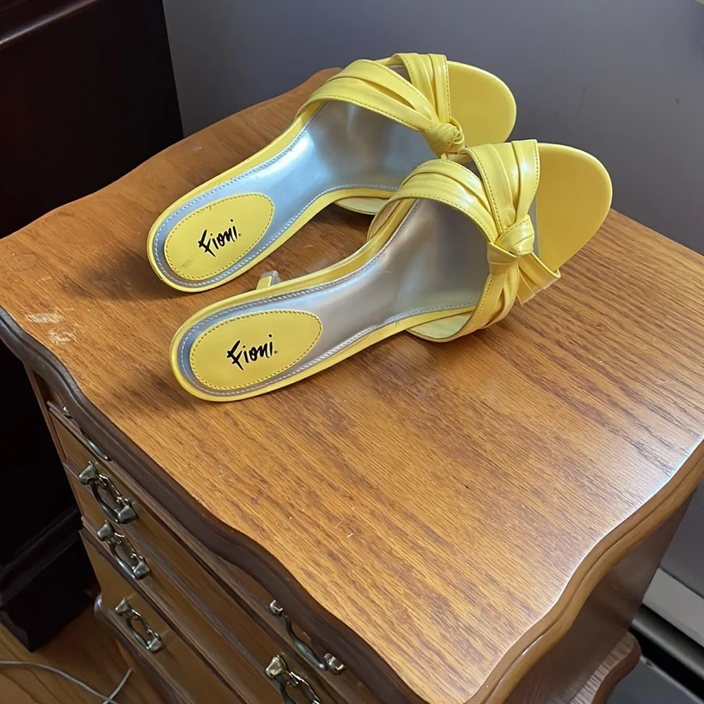 Yellow summer heels - Picture 7 of 7